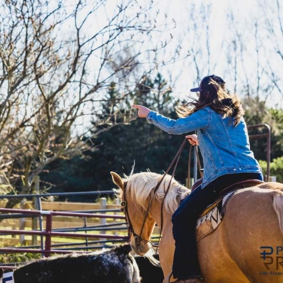 Chrissy - Picture 5 of 6